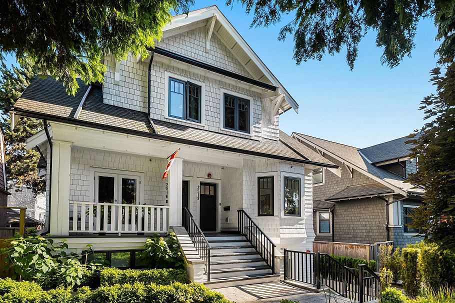 2518 W 3rd Avenue Vancouver, BC - 2