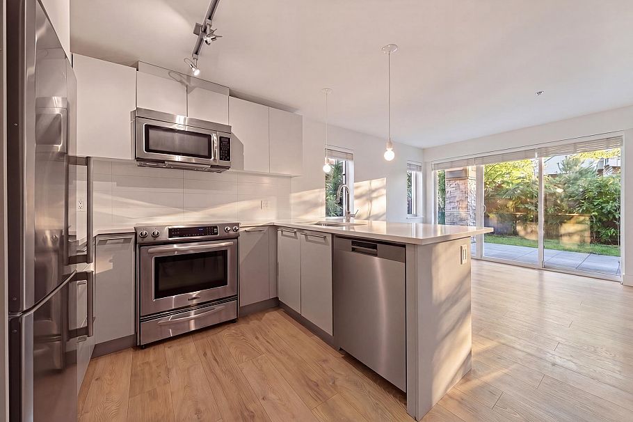 107 1661 E 2nd Avenue Vancouver, BC - 5
