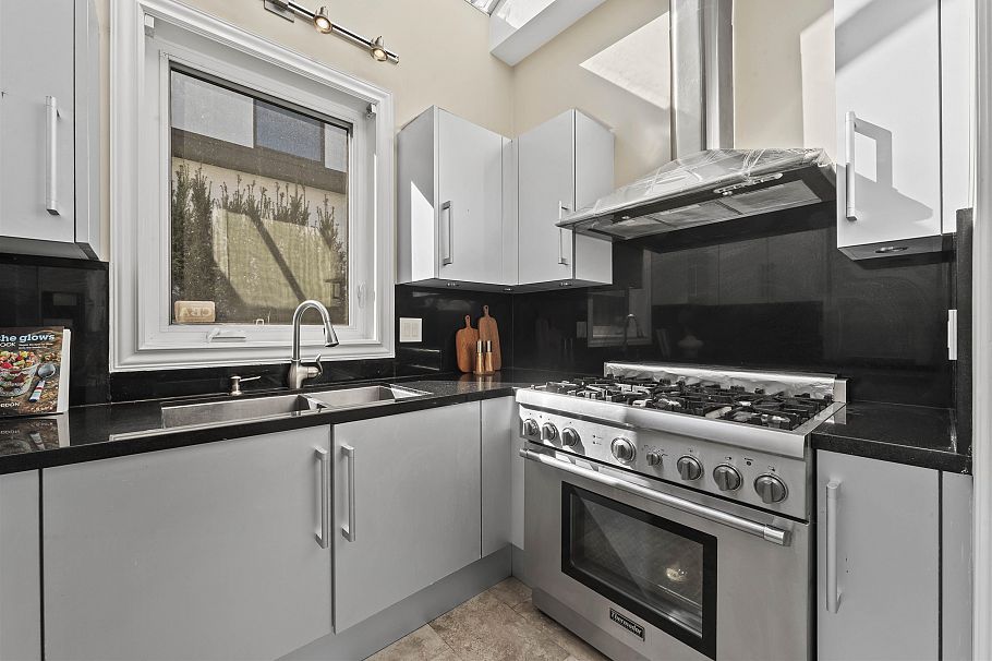 4333 Townley Street Vancouver, BC - 8