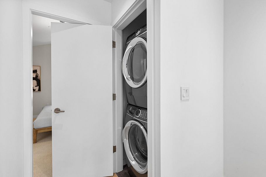 2518 W 3rd Avenue Vancouver, BC - 24