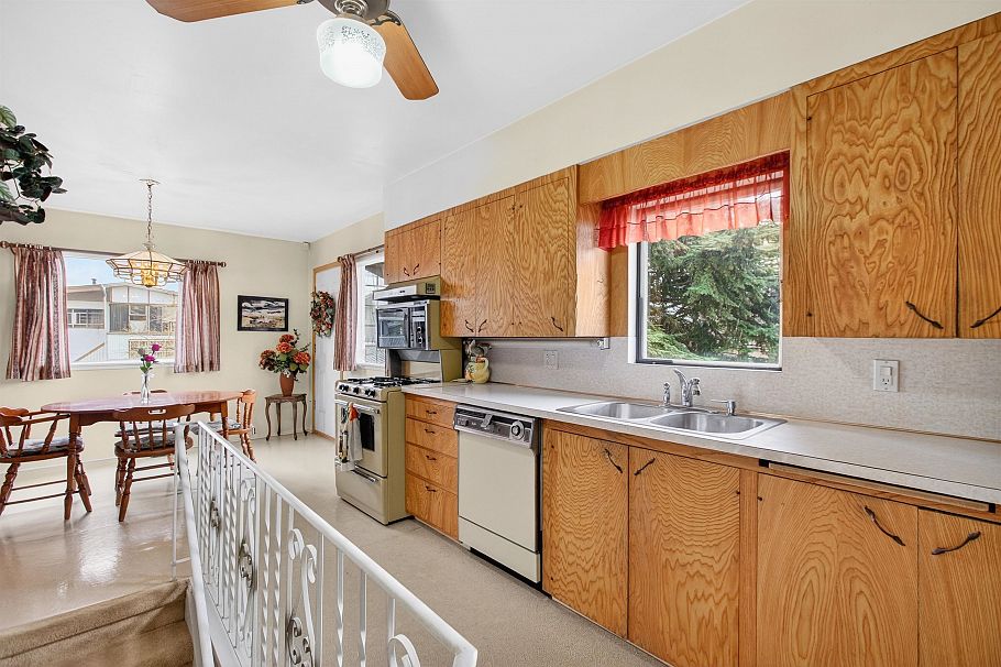 2284 E 45th Avenue Vancouver, BC - 17