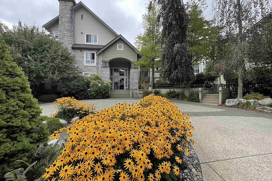 263 1100 E 29th Street North Vancouver, BC - 1