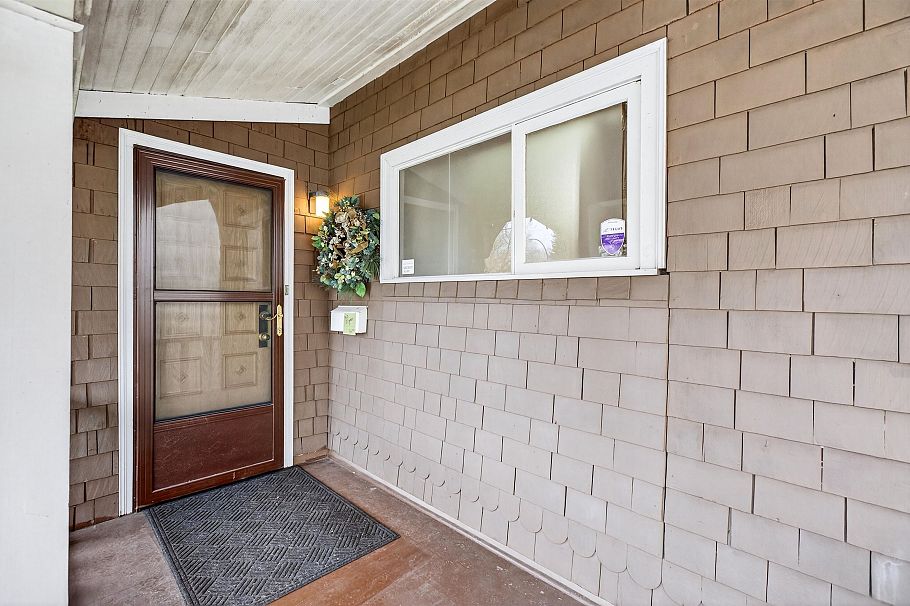 2284 E 45th Avenue Vancouver, BC - 4