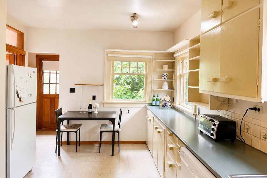 4117 W 11th Avenue Vancouver, BC - 9