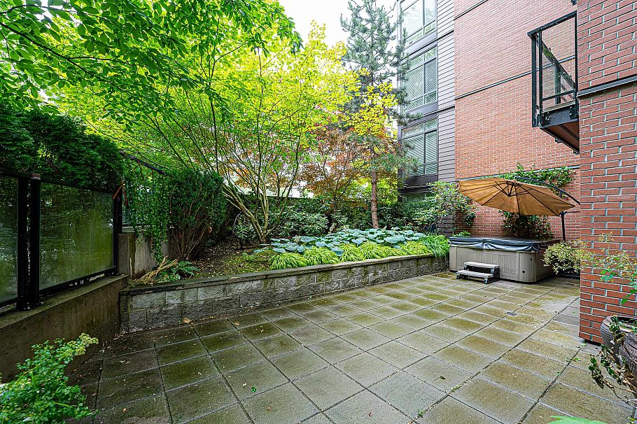 105 733 W 3rd Street North Vancouver, BC - 2