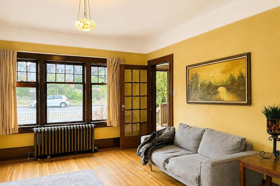 4117 W 11th Avenue Vancouver, BC - 5