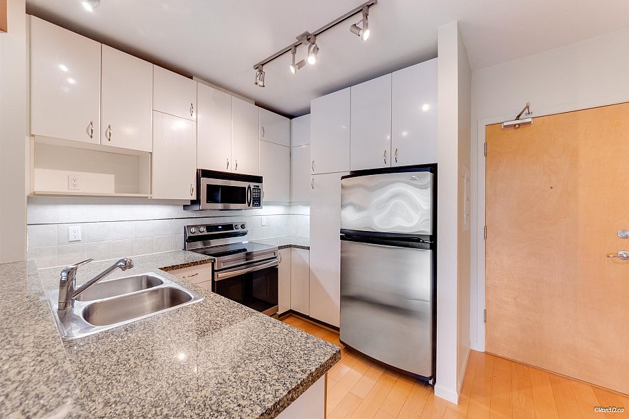 319 580 Raven Woods Drive North Vancouver, BC - 11