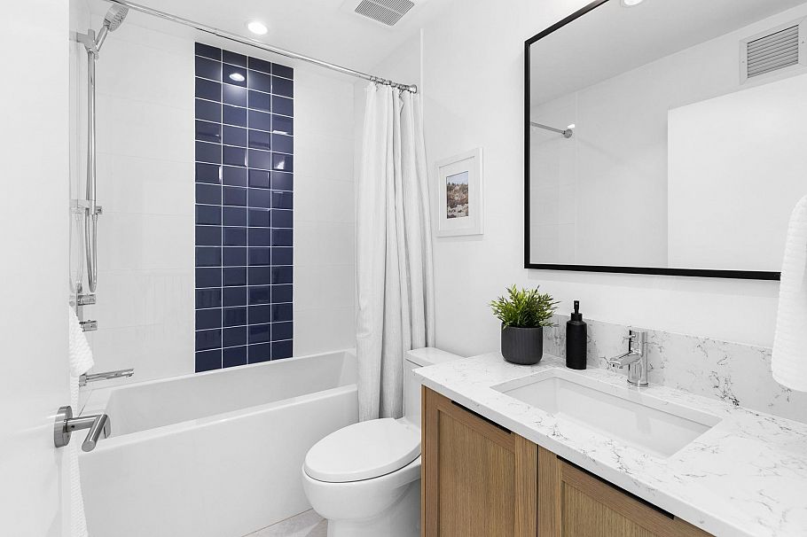 2518 W 3rd Avenue Vancouver, BC - 23