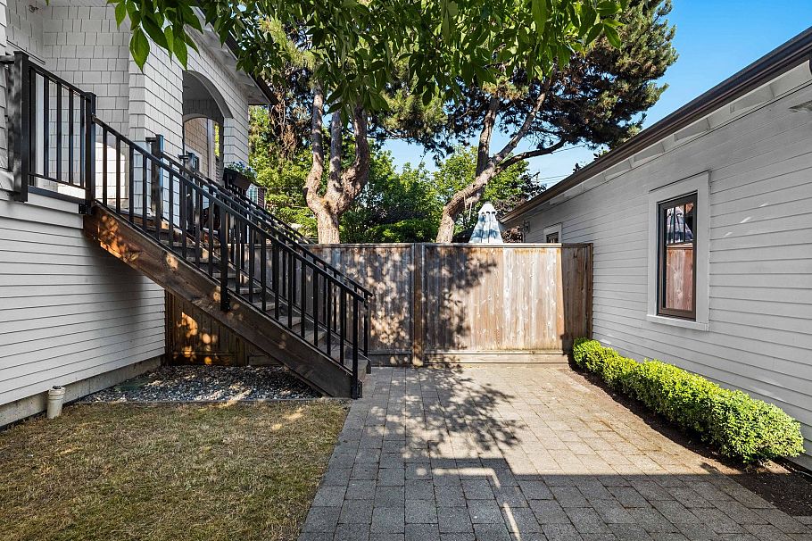 2518 W 3rd Avenue Vancouver, BC - 31