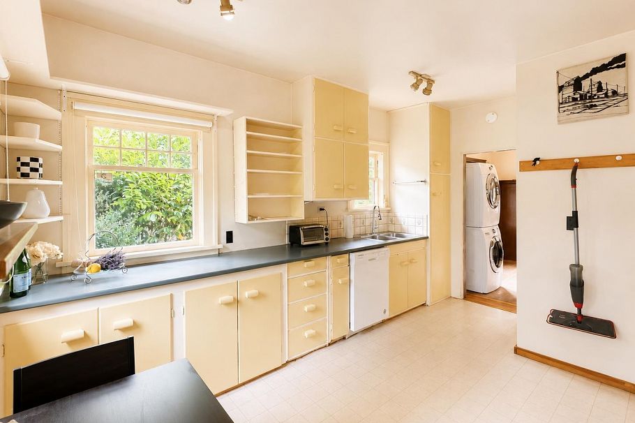 4117 W 11th Avenue Vancouver, BC - 11