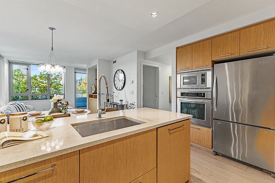 207 1680 W 4th Avenue Vancouver, BC - 9