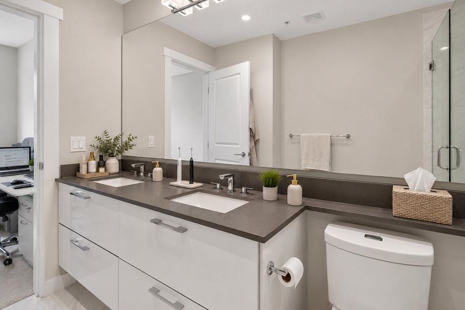 205 2663 Library Lane North Vancouver, BC - 17