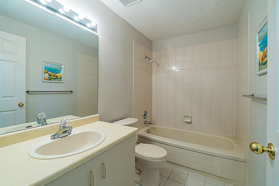 2922 W 22nd Avenue Vancouver, BC - 24