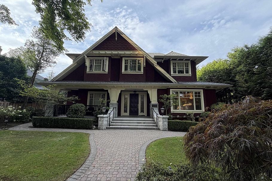 1425 W 26th Avenue Vancouver, BC - 1