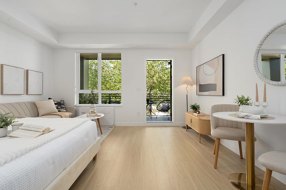 306 2450 Garden Drive Vancouver, BC - 2