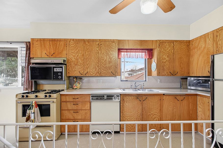 2284 E 45th Avenue Vancouver, BC - 16