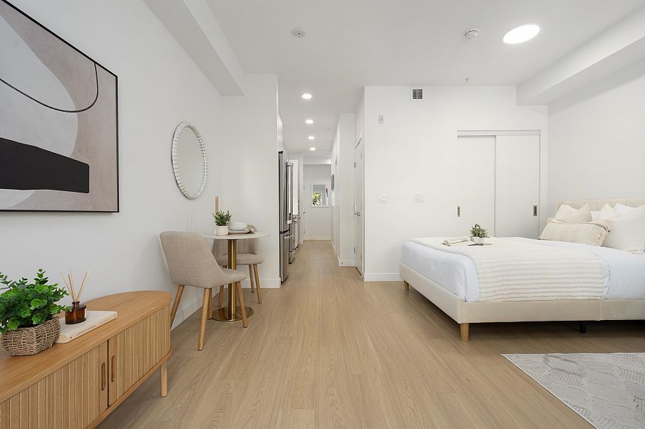 306 2450 Garden Drive Vancouver, BC - 5