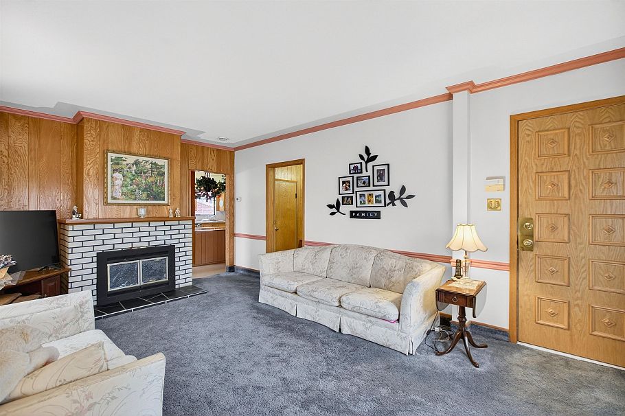 2284 E 45th Avenue Vancouver, BC - 5