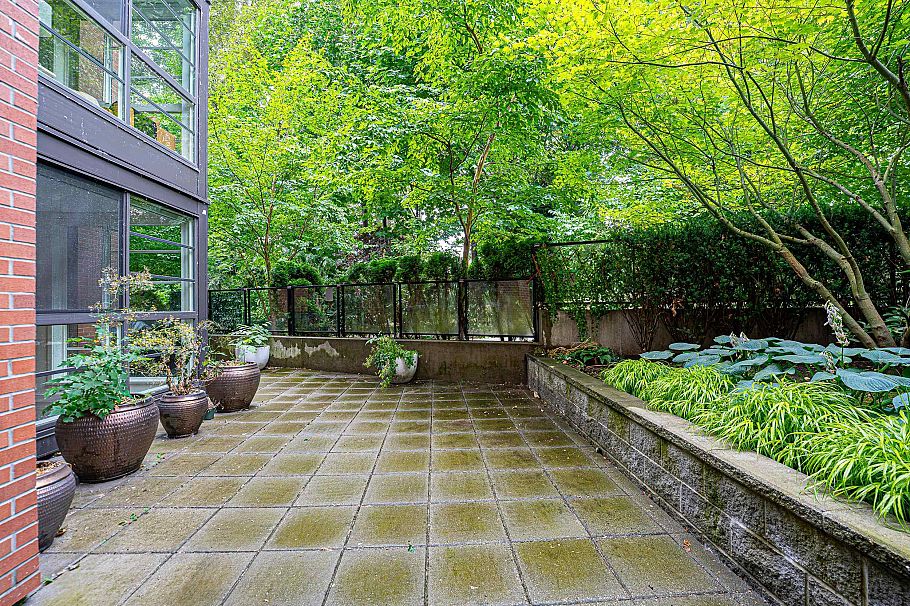 105 733 W 3rd Street North Vancouver, BC - 29