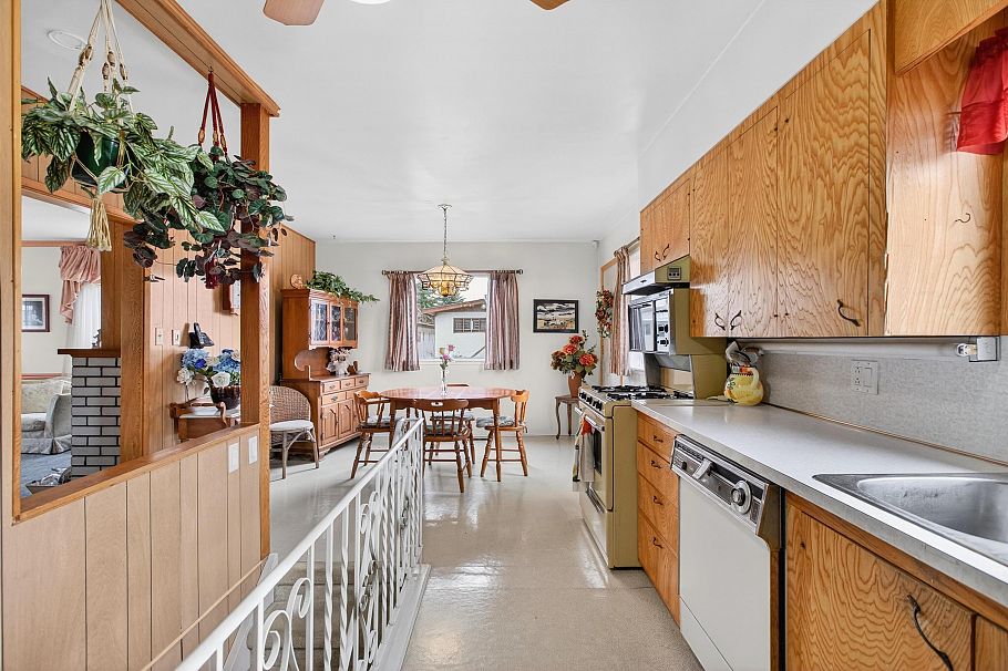 2284 E 45th Avenue Vancouver, BC - 18