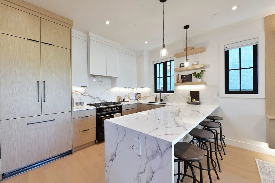 1 2682 Napier Street Vancouver, BC - 9