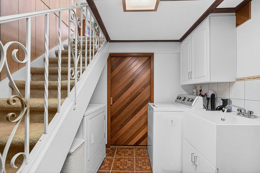 2284 E 45th Avenue Vancouver, BC - 28