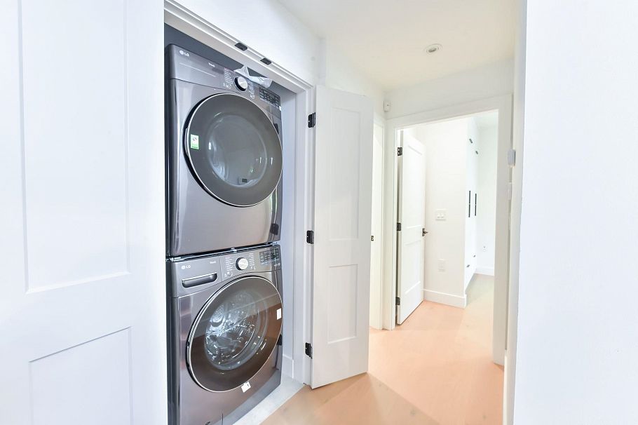 1 2682 Napier Street Vancouver, BC - 22