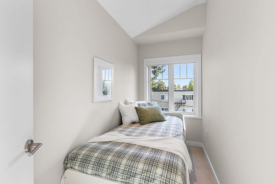2518 W 3rd Avenue Vancouver, BC - 22