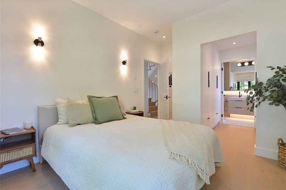1 2682 Napier Street Vancouver, BC - 11