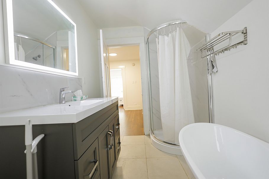 3874 W 13th Avenue Vancouver, BC - 12