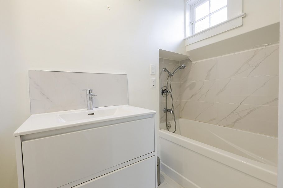 3874 W 13th Avenue Vancouver, BC - 29