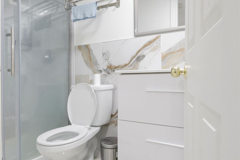 3874 W 13th Avenue Vancouver, BC - 18