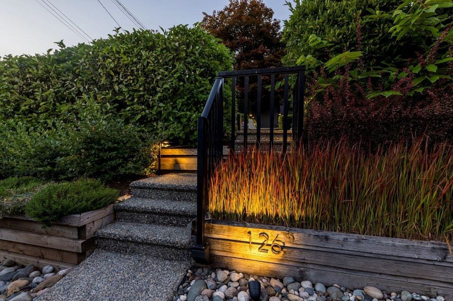 126 E St. James Road North Vancouver, BC - 36