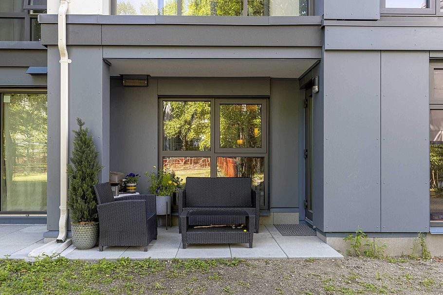 102 2528 E Broadway Vancouver, BC - 3