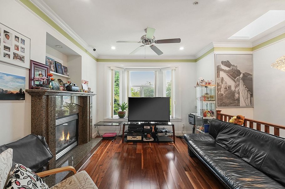 3054 E 5th Avenue Avenue Vancouver, BC - 5