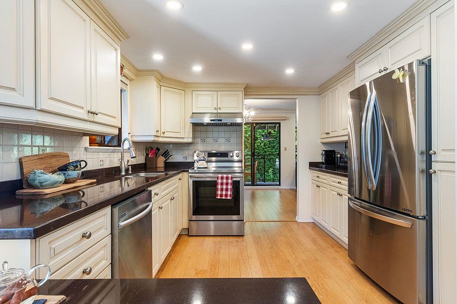 5729 Owl Court North Vancouver, BC - 12