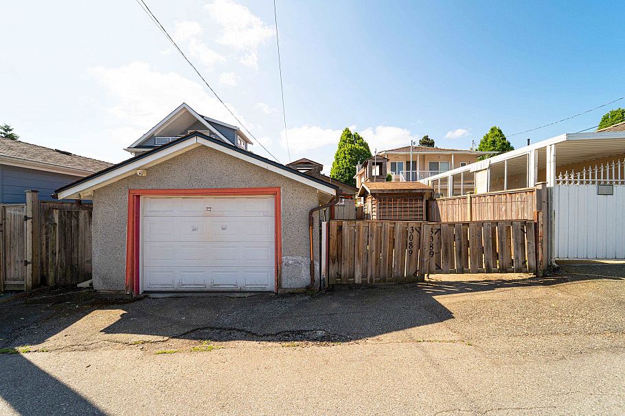 3089 E 1st Avenue Vancouver, BC - 17