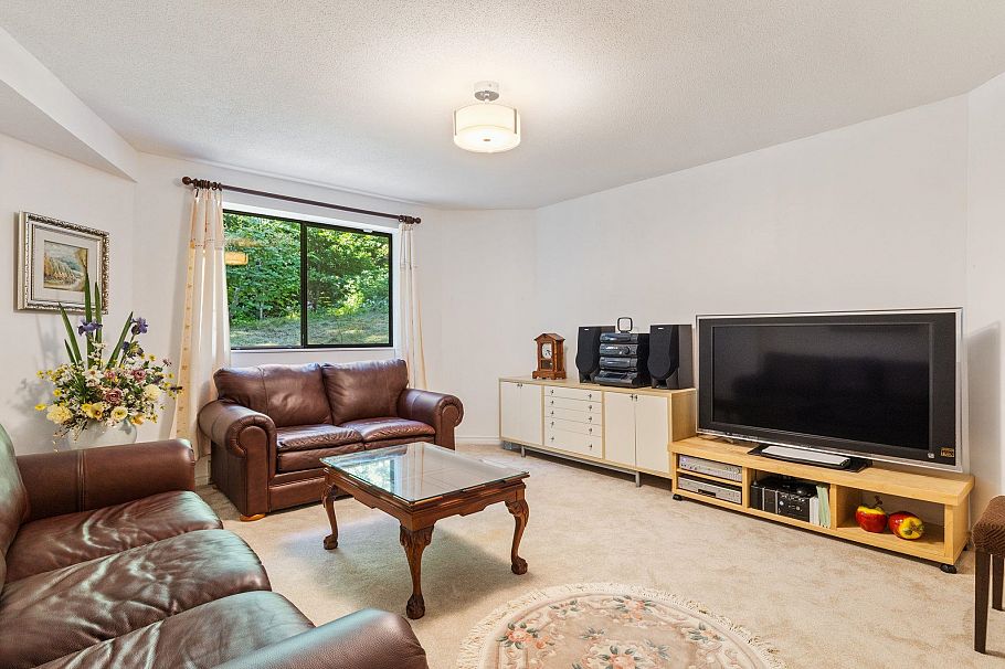 5729 Owl Court North Vancouver, BC - 24