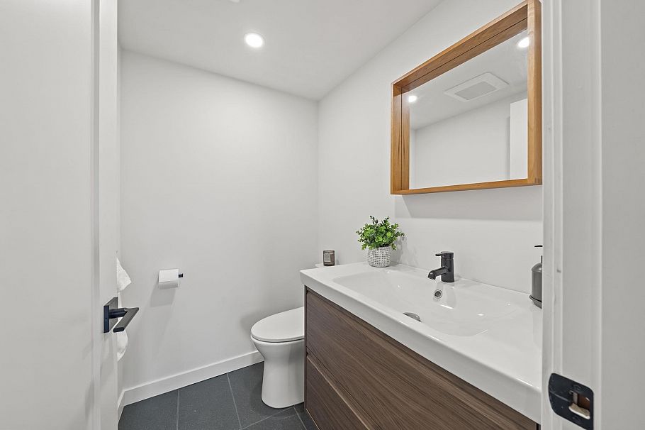 206 327 W 2nd Street North Vancouver, BC - 12
