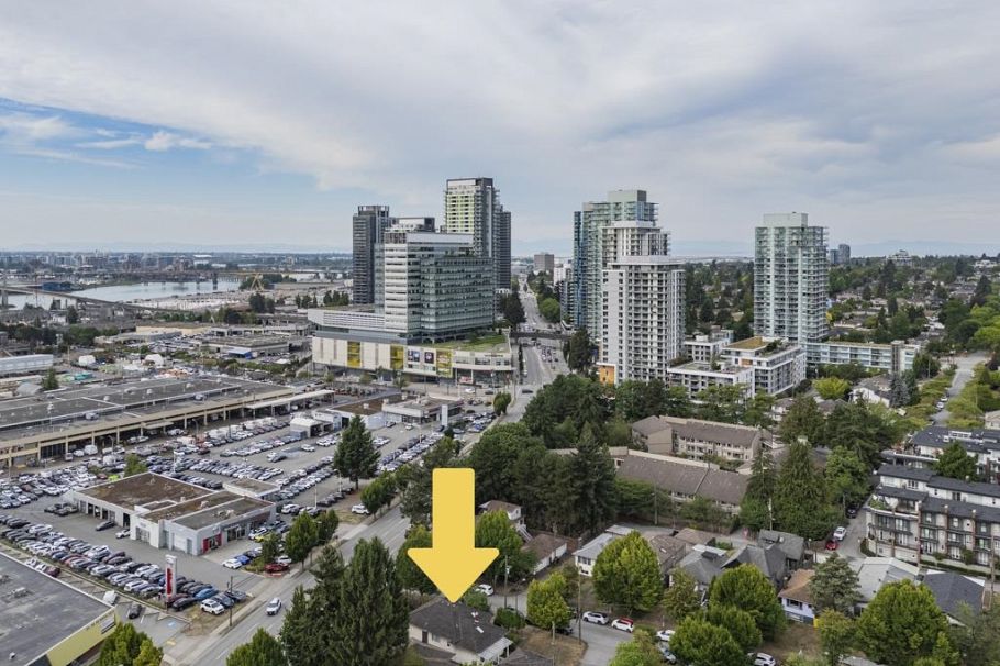 8080 Columbia Street Vancouver, BC - 5
