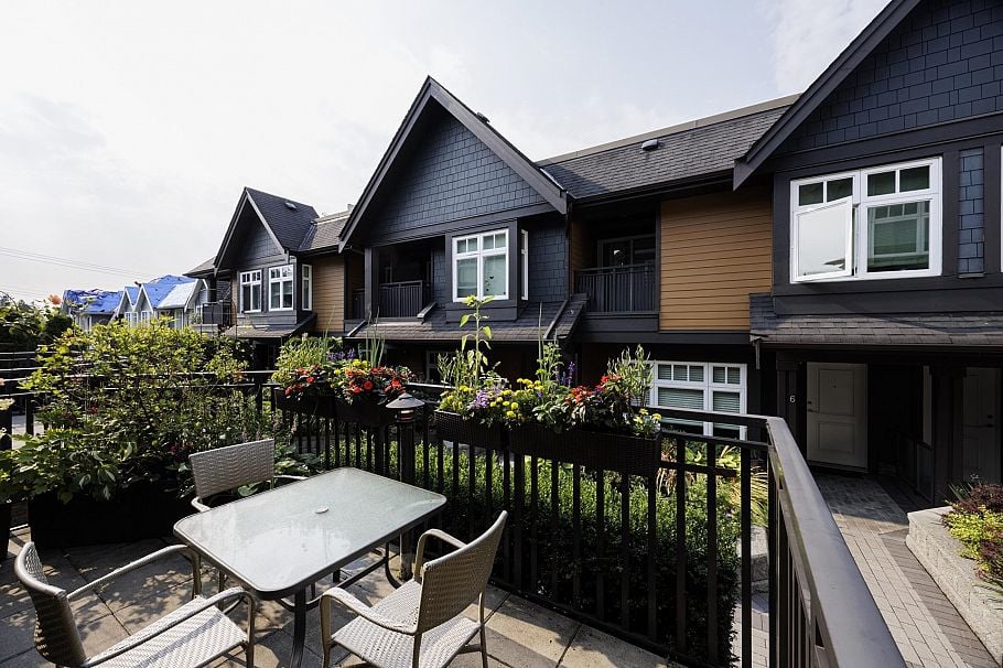 2 263 E 5th Street North Vancouver, BC - 3