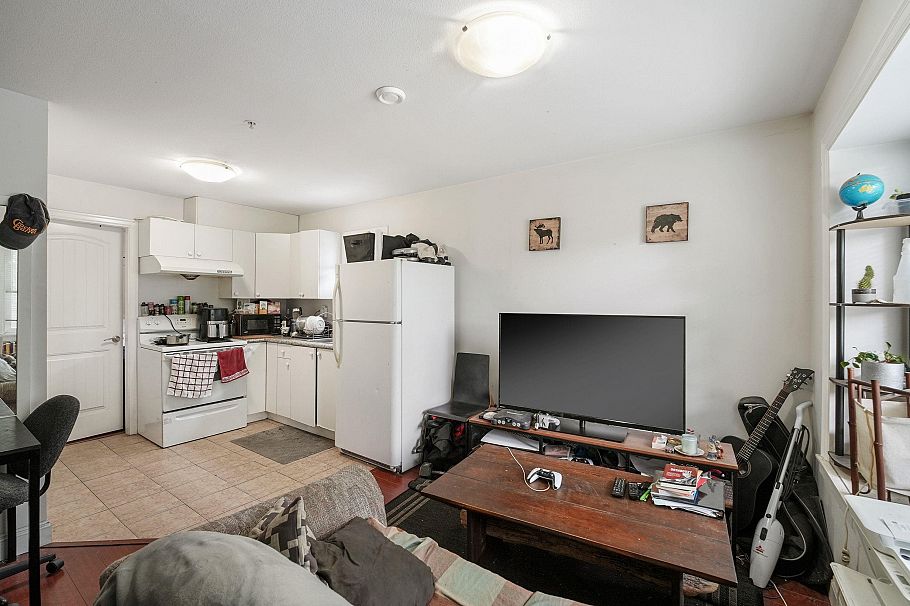 3054 E 5th Avenue Avenue Vancouver, BC - 24