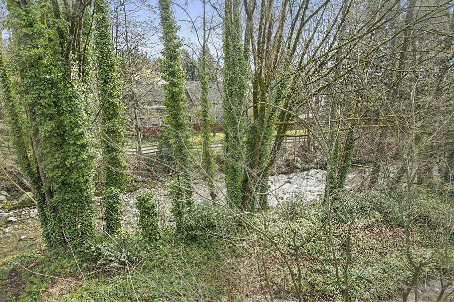 304 1550 Fell Avenue Avenue North Vancouver, BC - 1