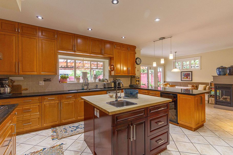358 E 14th Street North Vancouver, BC - 9