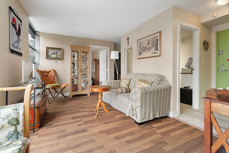 306 1688 Robson Street Vancouver, BC - 17