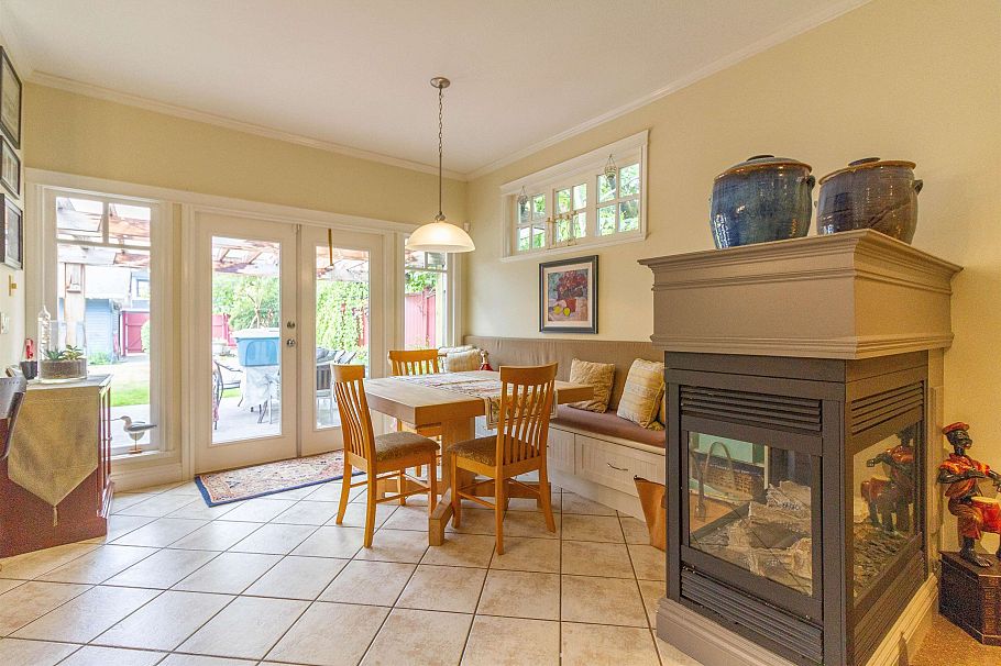 358 E 14th Street North Vancouver, BC - 11