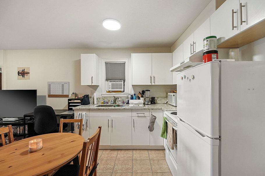 3054 E 5th Avenue Avenue Vancouver, BC - 20