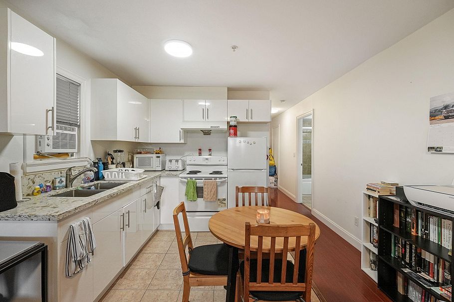 3054 E 5th Avenue Avenue Vancouver, BC - 19