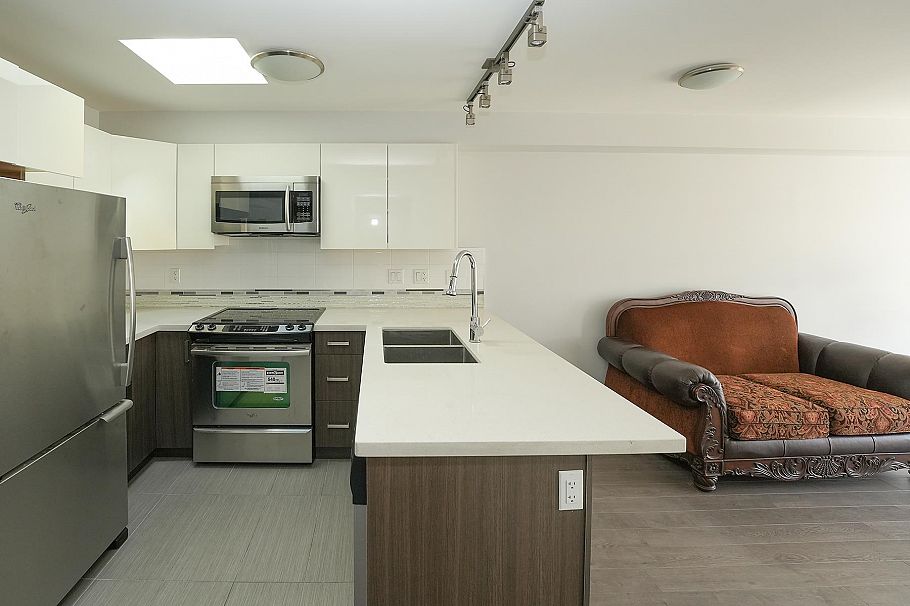 403 2408 E Broadway Vancouver, BC - 3