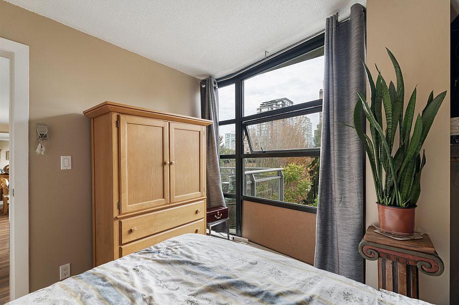 306 1688 Robson Street Vancouver, BC - 23